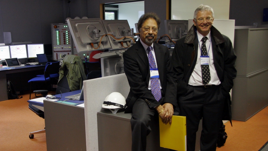 Tejinder Virdee (left) and Michel Della Negra in the CMS Control Room